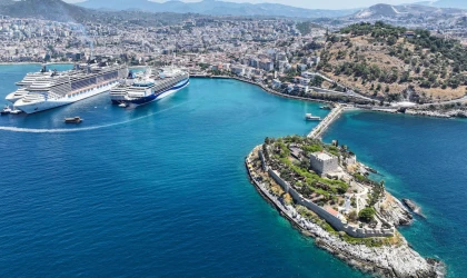 Kuşadası Rekora Doymuyor, 5 kruvaziyer Bir Programla 10 bin 916 turist getirdi