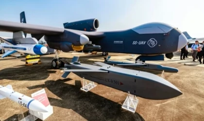 Çin’in 16 tonluk İHA uçağı ilk kez havalandı: Yüzlerce dron taşıyor